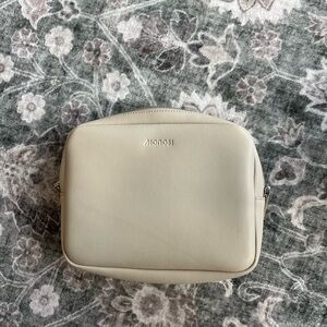 Monos travel pouch